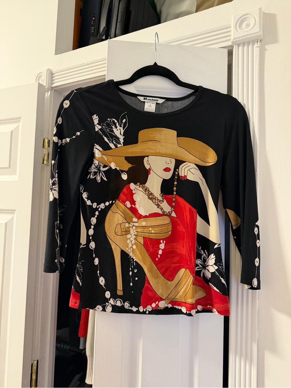 Vintage Black Long-Sleeve Top with Red & Gold Fashion Graphic